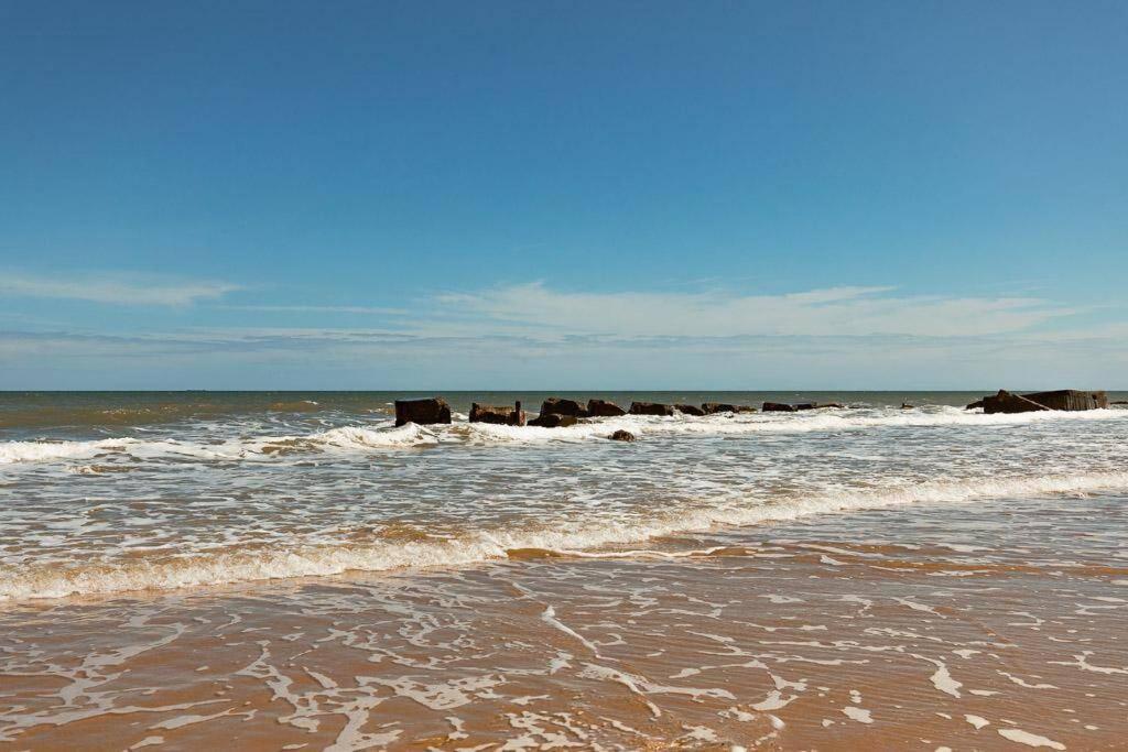 Beachfront Apartment - Ground Floor Apartment With Sea Views, Next To The Beach, Bridlington, North Yorkshire Bessingby Екстериор снимка