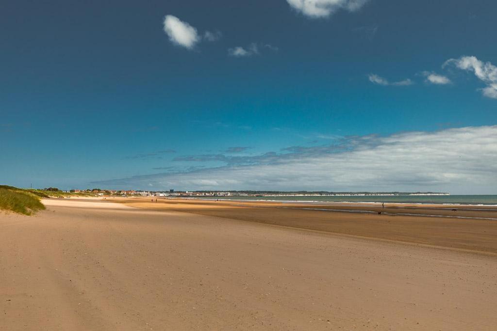 Beachfront Apartment - Ground Floor Apartment With Sea Views, Next To The Beach, Bridlington, North Yorkshire Bessingby Екстериор снимка