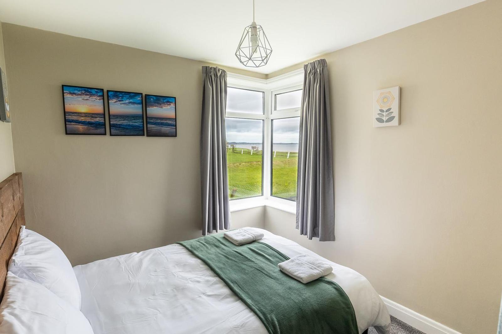 Beachfront Apartment - Ground Floor Apartment With Sea Views, Next To The Beach, Bridlington, North Yorkshire Bessingby Екстериор снимка