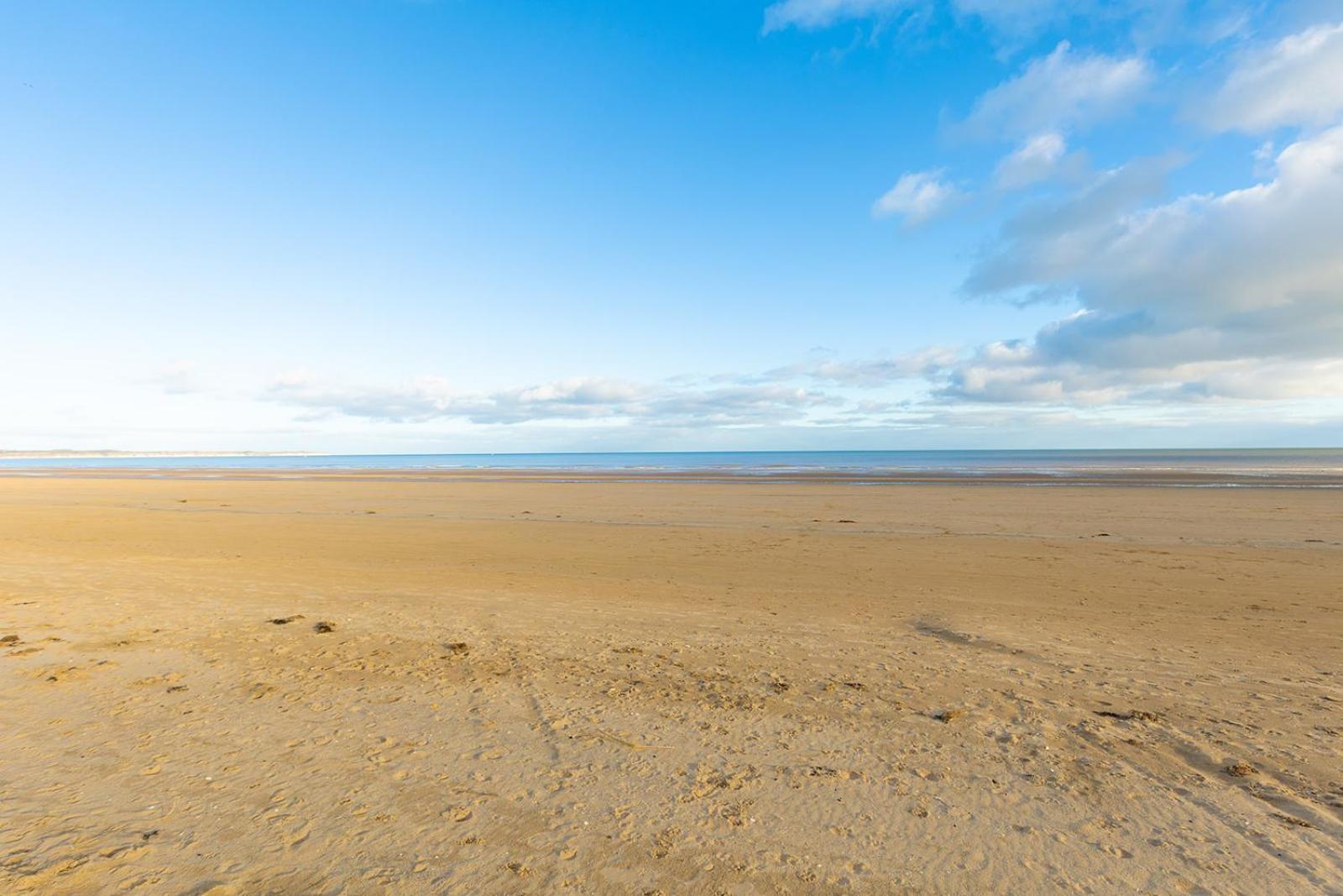 Beachfront Apartment - Ground Floor Apartment With Sea Views, Next To The Beach, Bridlington, North Yorkshire Bessingby Екстериор снимка