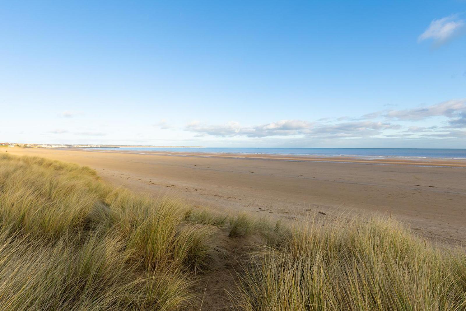 Beachfront Apartment - Ground Floor Apartment With Sea Views, Next To The Beach, Bridlington, North Yorkshire Bessingby Екстериор снимка