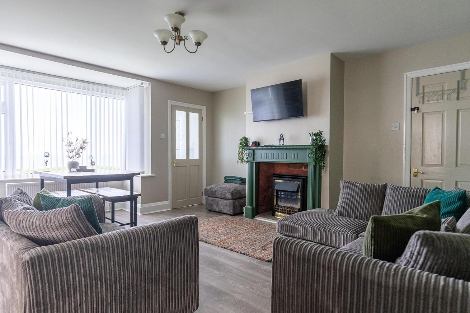 Beachfront Apartment - Ground Floor Apartment With Sea Views, Next To The Beach, Bridlington, North Yorkshire Bessingby Екстериор снимка